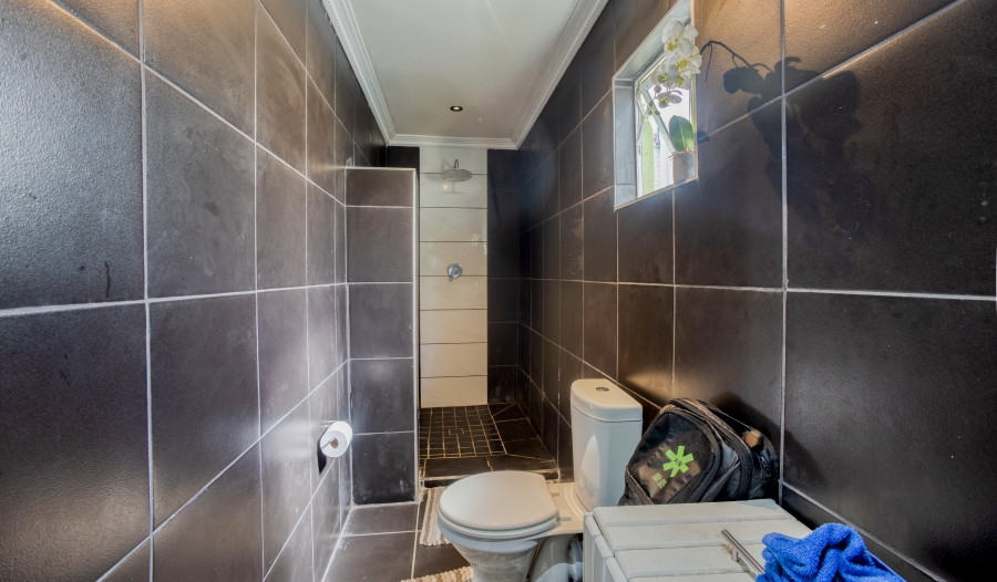 5 Bedroom Property for Sale in Gonubie Eastern Cape
